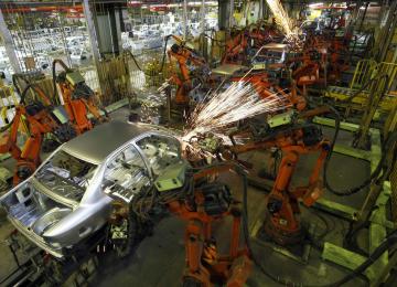 Iranian Factories Caught Between Truce and Turmoil
